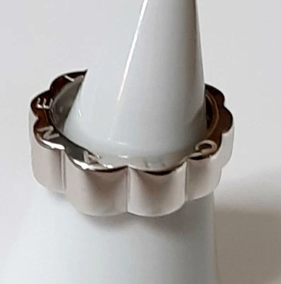 CHANEL Profile de Camelia Small 18k White Gold 4-6mm Band Ring US5.75 7grams - Image 1 of 3