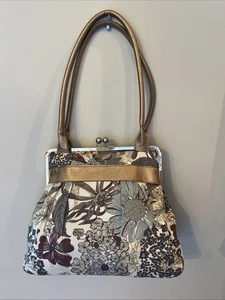 Handtasche Blumenmuster Baumwolle mit goldenen Ledergriffen silbernem Rahmen und Kiss Lock - Bild 1 von 6