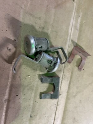 Chevrolet Nova 1973 cerraduras de puerta laterales para conductor y pasajero sin llaves Foto 1 de 4