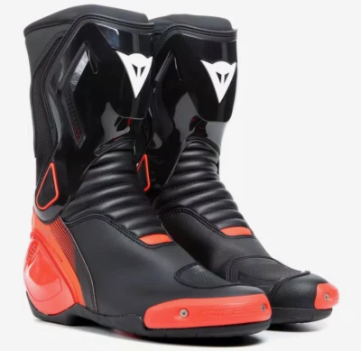 BOTAS DE MOTO DAINESE NEXUS 2 - NEGRAS/ROJAS FLUORESCENTES - 10,5 UK/45 EU Foto 1 de 4