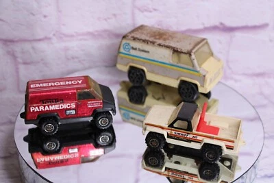 Lote de camiones de hojalata TONKA de colección - camioneta Sheriff, furgoneta paramédicos, furgoneta Bell Systems👀 Foto 1 de 4