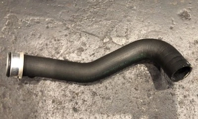 Manguera de radiador inferior izquierda Porsche OEM 911 Turbo 2001-2005 99610662578 Foto 1 de 4