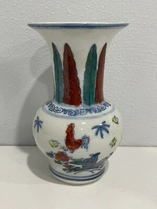 Chinese Unknown Age Doucai Porcelain Vase w/ Chickens Decoration Chenghua Mark - Picture 1 of 10