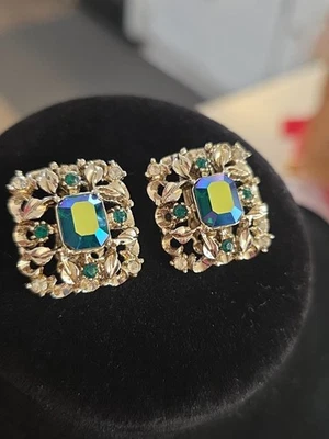 Pendientes Coro vintage firmados bisutería pedrería aurora boreal Foto 1 de 4