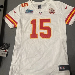 Nike Youth NFL Patrick Mahomes II #15 KC Chiefs On Field Jersey Youth Large NWOT - Picture 1 of 18