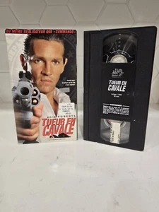 HITMAN'S RUN Eric Roberts VHS ** 1999 Tueur en Cavale FRENCH (Quebec) RARE - Picture 1 of 5