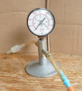 Vintage laboratory vacuum pressure gauge on steel pedestal- made in England - Picture 1 of 4