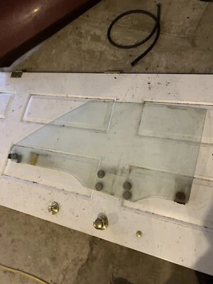 71 72 73 74 AMC JAVELIN AMX Right Door  WINDOW GLASS SOLEX HERCULITE PPG Clear - Image 1 of 4