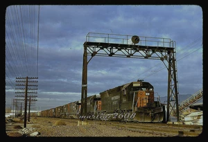(W) ORIG TRAIN SLIDE-SOUTHERN PACIFIC ((SP) 8831 ACTION - Picture 1 of 1
