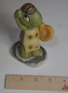 Vintage Porcelain Baseball Playing Turtle Figurine - Foto 1 di 8
