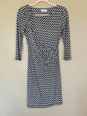 Elegante Jersey Calvin Klein Negro Blanco Imitación Envoltura EZ Ajuste Funda Talla 2 463C Foto 1 de 4