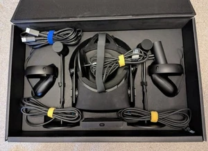 Oculus Rift V R Headset Boxed, Extra Sensor, approx 6 pixels faulty. £10 off SP - Picture 1 of 3