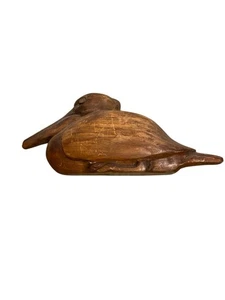 Estatuilla de pájaro pelícano de madera tallada a mano de colección señuelo arte popular escultura firmada - Imagen 1 de 10