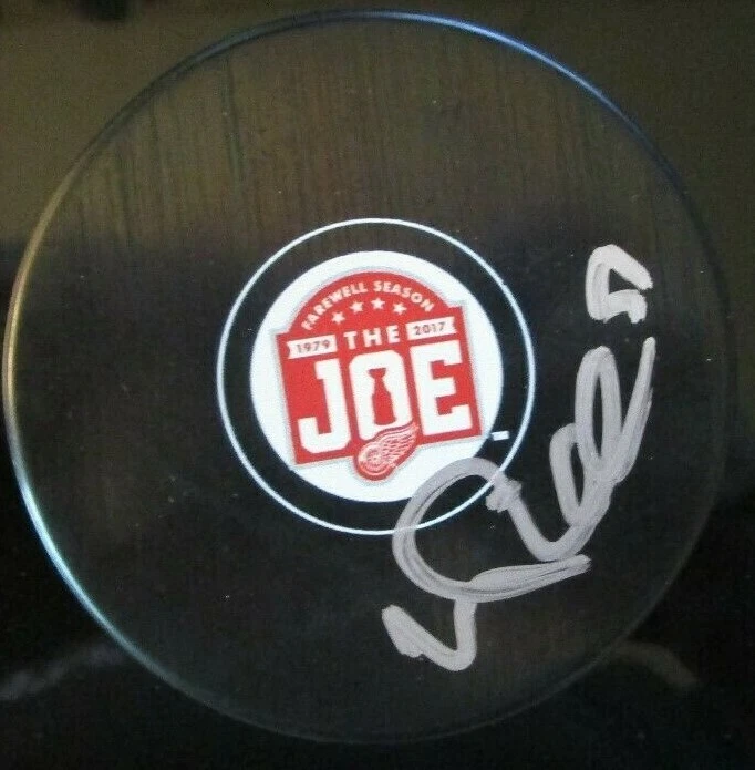VALTTERI FILLPULA DETROIT ALAS ROJAS FIRMADO DISCO DE DESPEDIDA JOE LOUIS ARENA con certificado de autenticidad Foto 1 de 1