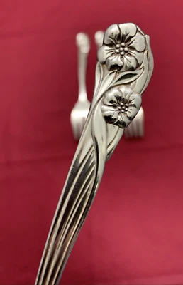 4 Pcs  TRILLIA  Silverplated 6 7/8" SALAD / DESSERT FORKS 1993 Pattern by Oneida - Image 1 of 4