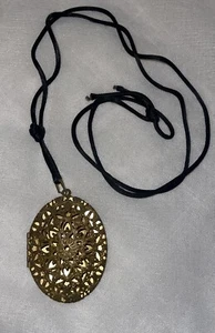 VTG Gold Tone Metal Locket Pendant Filagree Oval Black Strap - Picture 1 of 14