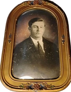 ATQ Victorian 1800's Man Photo Original Wooden Ornate Frame Convex Bubble Glass - Picture 1 of 19