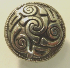 Set of 2 Lindesfarne Spiral Concho 1" (2.5 cm) Tandy Leather 11373-32 - Picture 1 of 12