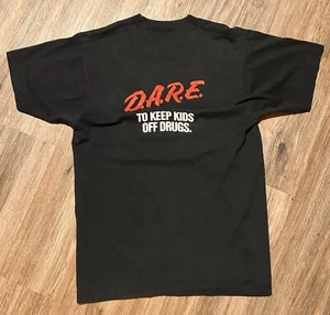 Camiseta De Colección Programa DARE Para Mantener a los Niños Alejados de las Drogas Hecha en EE. UU. Etiqueta de Estrellas de Pantalla - Imagen 1 de 6
