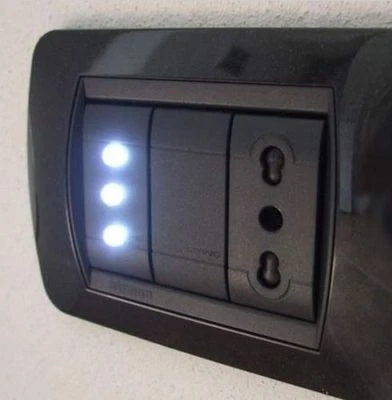 n.1 Lampada segnapasso modulare luce 3 Led incasso Bticino Living International - Immagine 1 di 2