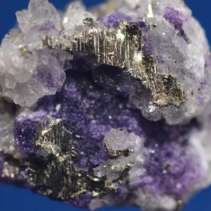 Calaverit mit Quarz und Fluorit, Cripple Creek, Teller Co., Colorado, 2406 - Bild 1 von 5