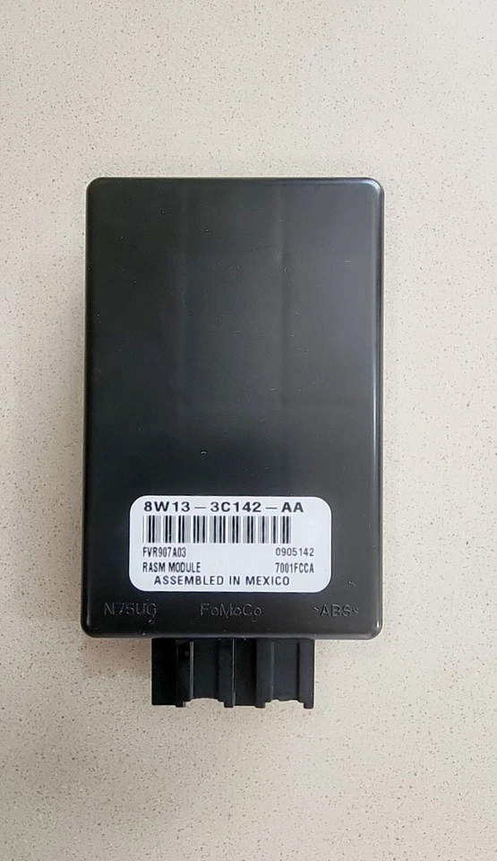 2008 2009 2010 2011 Lincoln Town Car Air Suspension Module 8W133C142AA - Image 1 of 4