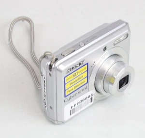 SONY DSC-S930 DIGITAL CAMER - Picture 1 of 3