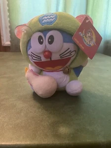 Doraemon Plüsch Fensteraufhänger grün Trikot - Bild 1 von 9