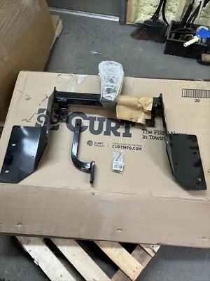 CURT, Class 2 Trailer Hitch, 1-1/4" Receiver, Select Chevrolet Impala, #12252 - Изображение 1 из 4