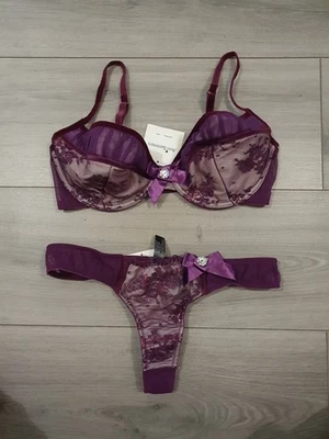 Conjunto de sujetador y tanga vintage Ann Summers reloj de arena púrpura talla 34D y 8 nuevo con etiquetas Foto 1 de 4