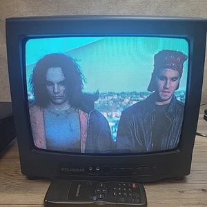 Sylvania SRT 2113 13 inch CRT TV Retro Gaming A/V Inputs Tested Works Remote - Picture 1 of 14