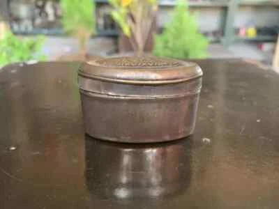 Caja de tabaco vintage artesanal de latón plateado del siglo XIX período mogol caja de opio Foto 1 de 4