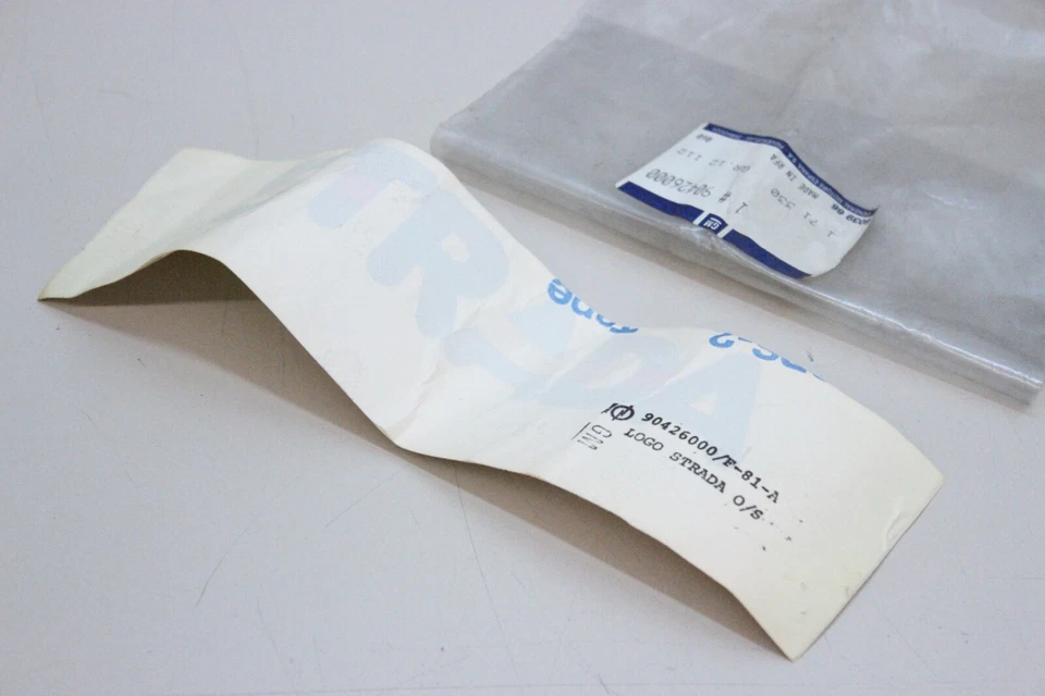 ORIGINAL OPEL Corsa A CC STRADA Grau Schriftzug Tür 90426000 OVP - Bild 1 von 1