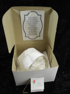 Keepsake Hanky Baby Bonnet/Bride Wedding Handkerchief With Poem and Box - Picture 1 of 15
