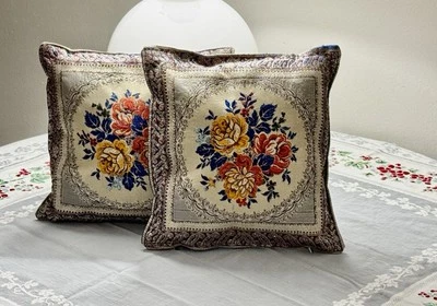 Decorative stitched flower pillows (2) - Image 1 of 2