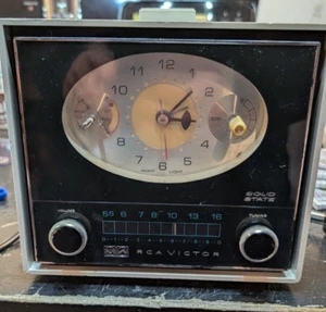 RCA Victor model RHD25J/ Gray Solid state Clock Radio works great Atomic appeal - Picture 1 of 7