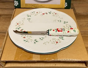 PFALTZGRAFF WINTERBERRY - CHEESE TRAY WITH SCULPTED SLICER -  IN BOX - Picture 1 of 2
