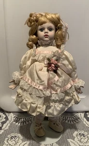 ❤️Bambola Vintage Porcellana Verde Occhi di Sonno 15” Nastro Pizzo Abito Rifinito - Foto 1 di 11