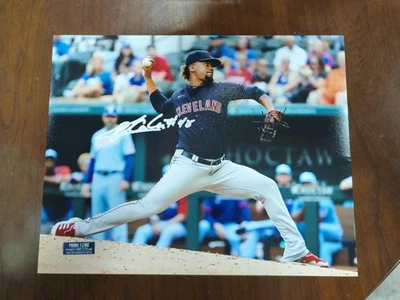 Emmanuel Clase Firmado y Certificado 8x10 Cleveland Guardians Foto 1 de 3