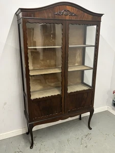 Vintage Mahogany Glazed Display Cabinet with Key – Scalloped Glass Doors - Picture 1 of 11