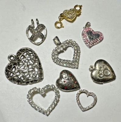 Vintage Lotto Di Pendenti Cuore Strass Smalto Oro Argento 9 Pezzi Cd 39.7 - Immagine 1 di 3