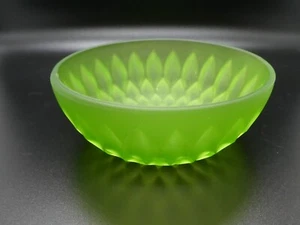Vintage grüne Milchglasschale - kleine Schale - Sechskantmuster - 5" breit - Bild 1 von 5