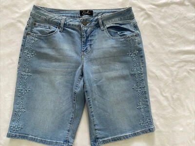 Bermuda jeans feminina Earl Jean bordada tamanho 10 P - Imagem 1 de 4