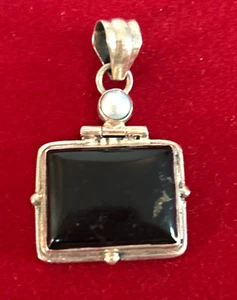 COLGANTE CUADRADO PERLA ÓNIX PLATA ESTERLINA DE COLECCIÓN - Imagen 1 de 4