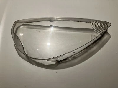 Cubierta de lente de faro derecho Honda Fit 2008 como se ha retirado. Rasguños menores. Foto 1 de 4