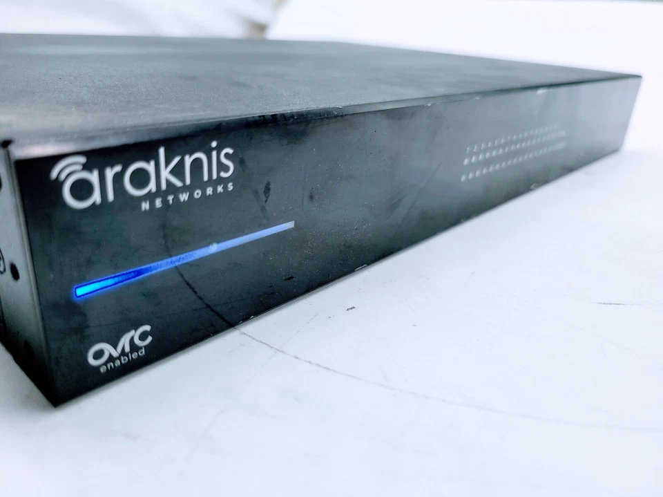 Firewall router VPN Gigabit doble WAN Araknis AN-1100sw-r-16 Foto 1 de 3