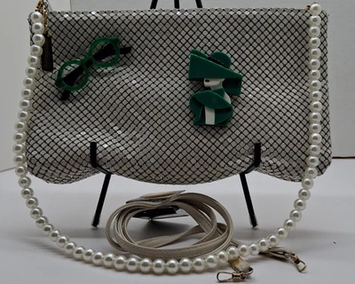 Bonito bolso de mano vintage Whiting And Davis blanco roto prendedores caprichosos correa extra Foto 1 de 4