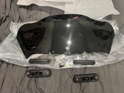 Parabrisas Klock Werks Flare 8" negro Harley Davidson FLHX Street Glide 2024 Foto 1 de 4