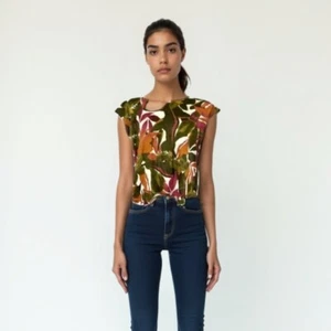 ๐ Tahari 100% linen Multicolor Abstract Print Women's Top L - Picture 1 of 9