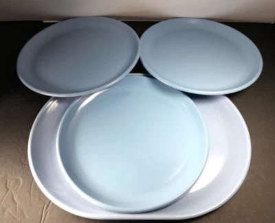 Vintage Lot 4 Rubbermaid Blue Melamine 10.25”  Dinner Plates 3840, 1 3856 Platte - Image 1 of 4